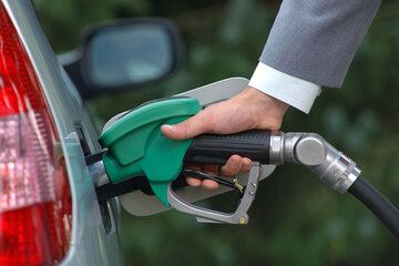 نماینده مجلس: افزایش قیمت بنزین تصمیم ارکان نظام است
