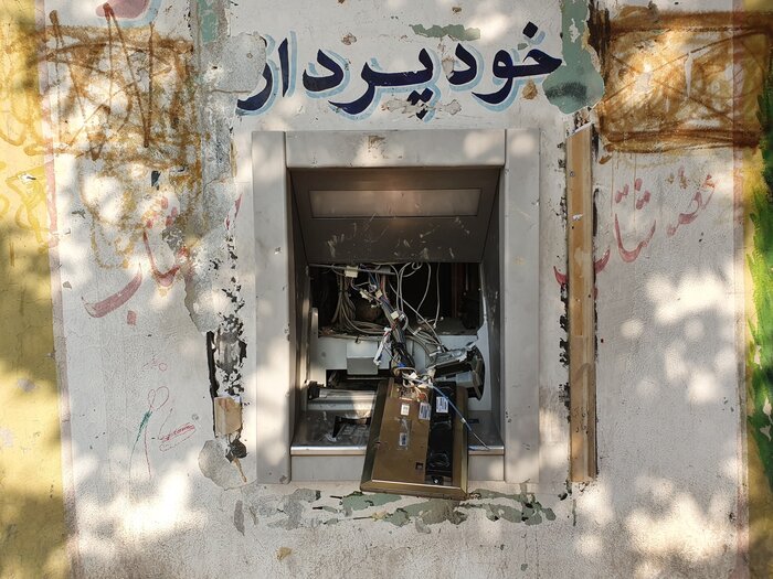 آشوبگران به 36 بانک خرم آباد خسارت وارد کردند