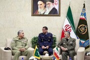 Iranian, Pakistani army chiefs keen on military cooperation