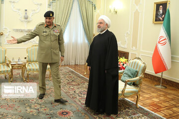 Pakistan Army chief meets Iranian President Rouhani