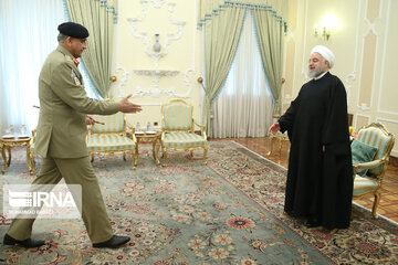 Pakistan Army chief meets Iranian President Rouhani