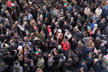 برپایی راهپیمایی عظیم مردم قزوین در پی ناآرامی‌های اخیر