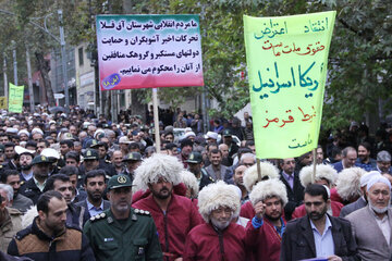  مردم گرگان با تجمع، راه پیمایی و سردادن شعارهایی حوادث اخیر کشور که منجر به تخریب اموال عمومی، جان باختن و شهادت تعدادی از هموطنان شد را محکوم کردند. 