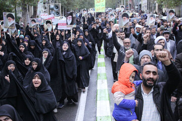  مردم گرگان با تجمع، راه پیمایی و سردادن شعارهایی حوادث اخیر کشور که منجر به تخریب اموال عمومی، جان باختن و شهادت تعدادی از هموطنان شد را محکوم کردند. 