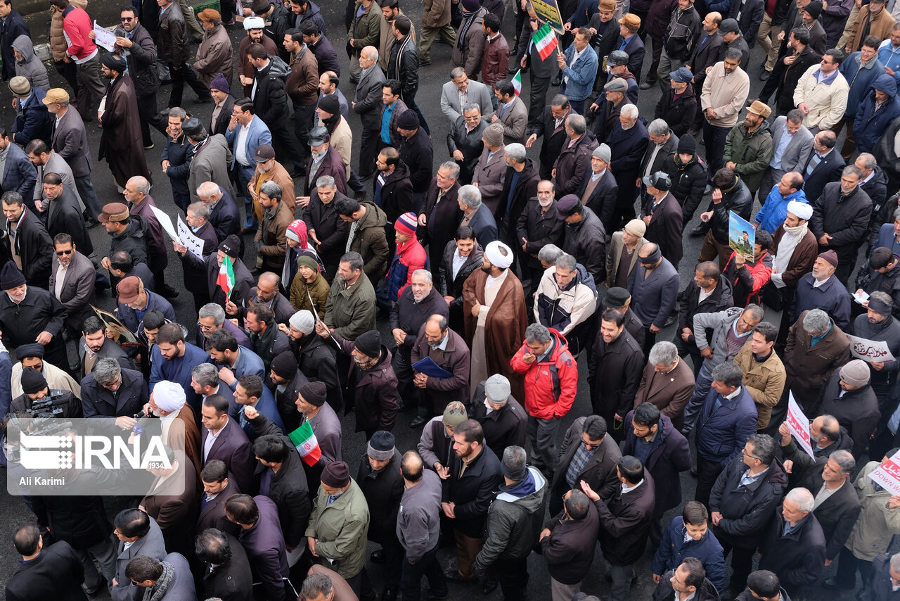 برپایی راهپیمایی عظیم مردم قزوین در پی ناآرامی‌های اخیر