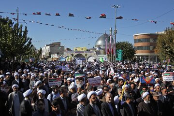 مردم قم انزجار خود را از اقدامات جنایتکارانه اغتشاشگران اعلام کردند 