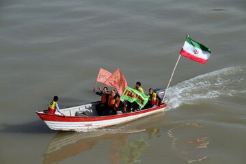 حضور مردم اهواز در راهپیمایی میثاق با ولایت