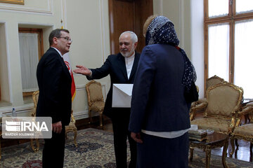 Zarif's meeting with foreign diplomats in Tehran