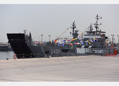 وزیر دفاع فرانسه: ابوظبی پایگاه اصلی ناوگان دریایی اروپا در خلیجفارس میشود