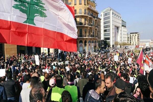 تظاهرات در لبنان؛ از اعتصاب جایگاه‌های سوخت تا نوسان نرخ دلار