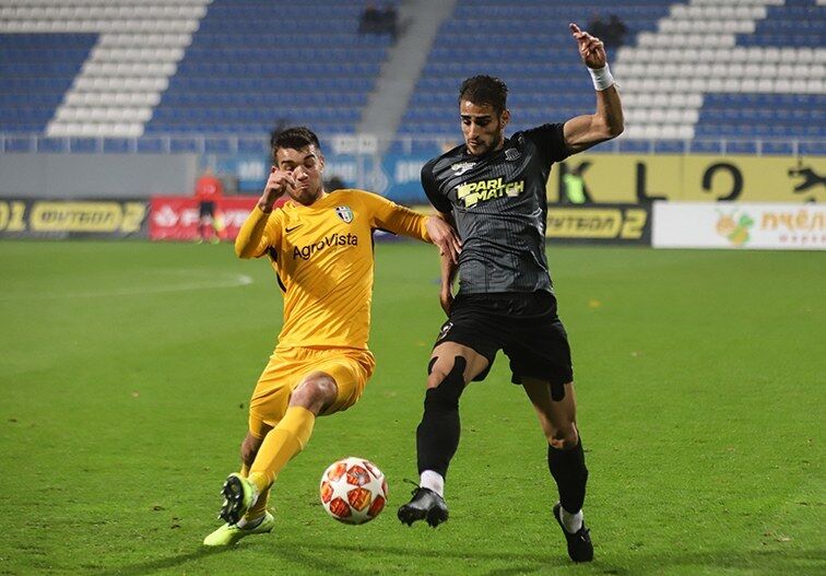 تعلیق رسمی لیگ فوتبال اوکراین/بلاتکلیفی مهاجم مد نظر پرسپولیس