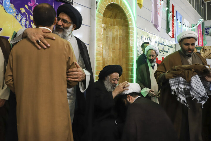 آیین عمامهگذاری طلاب مدرسه علمیه آلطیب اهواز آیین عمامهگذاری طلاب مدرسه علمیه آلطیب اهواز
