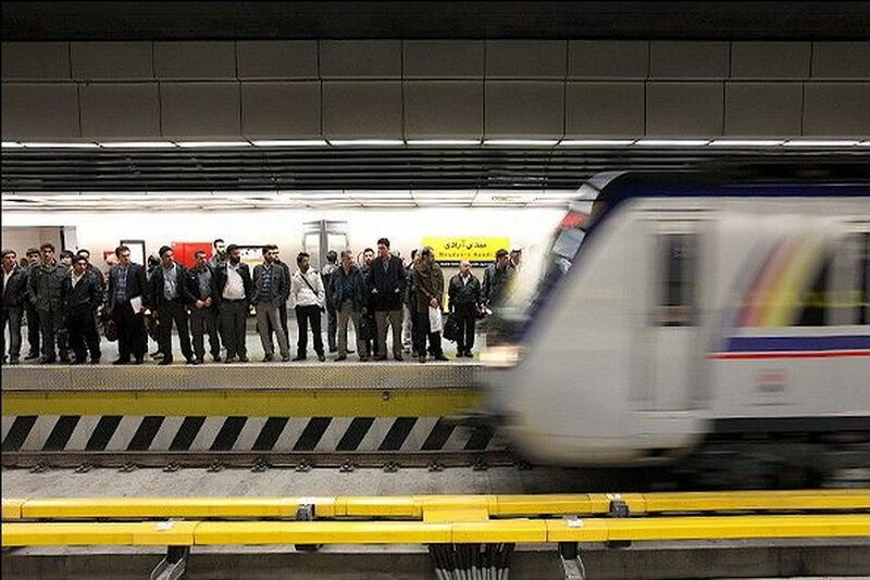 دوشنبه شلوغ خط چهار متروی تهران