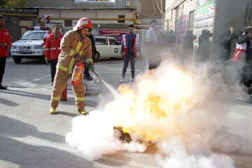 مانور ایمنی در برابر زلزله در دبیرستان بوعلی و انصار بروجرد اجرا شد