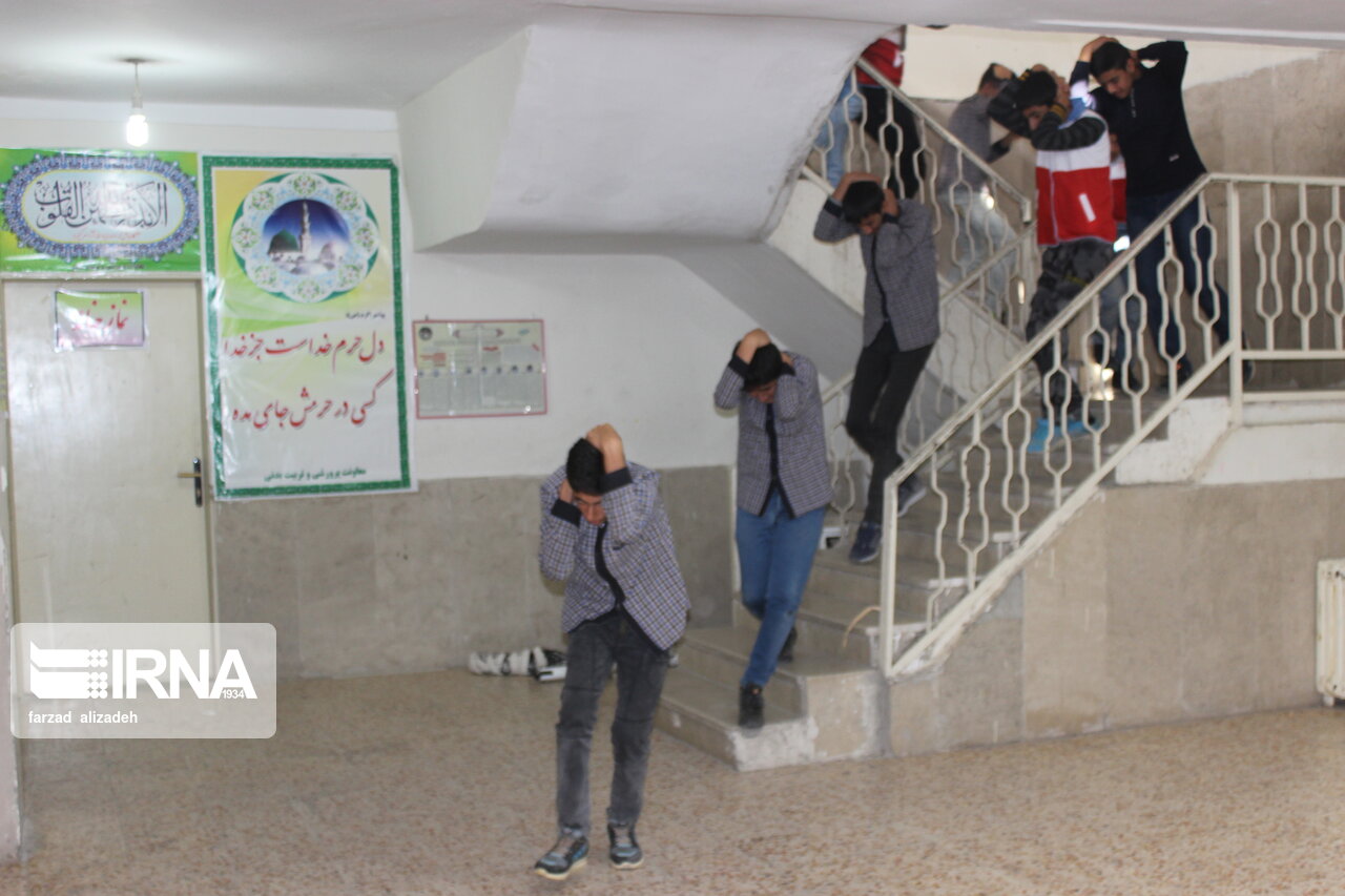 فیلم| تمرین میدانی زلزله و ایمنی مدارس در ایلام