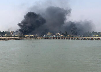 اغتشاشگران مقر نیروهای واکنش سریع در ناصریه عراق را به آتش کشیدند