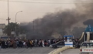 تظاهرکنندگان عراقی مرکز پلیس ذی‌قار را محاصره کردند