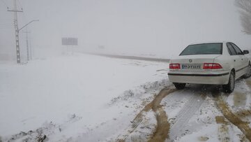 جاده های تکاب برفی و لغزنده است