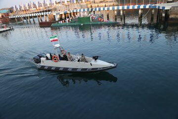 ناوشکن البرز، زیردریایی کلاس غدیر ۹۴۵ و ۲ فروند شناور به ناوگان نداجا پیوستند