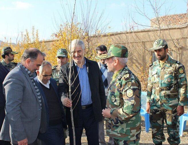 کاشت ۲ هزار اصله نهال در پادگان مرند کاشت ۲ هزار اصله نهال در پادگان مرند