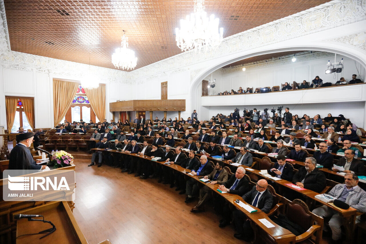 نگاه تاریخ‌نگاران بر مجالس هفت سال پایانی حکومت پهلوی