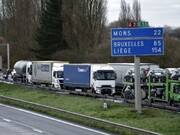 مسدود کردن بزرگراه‌های فرانسه در اعتراض به افزایش مالیات سوخت