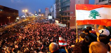 مسابقه طناب کشی میان مخالفان و طرفداران رییس جمهوری لبنان