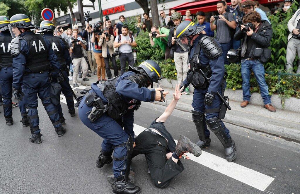 بازداشت ۱۳ نفر در اعتراضات سراسری فرانسه 