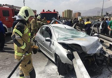 برخورد اتوبوس با سواری پژو در چرداول حادثه آفرید