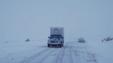 جاده های تکاب در محاصره برف