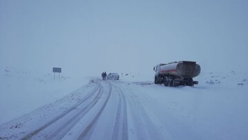 جاده های تکاب در محاصره برف