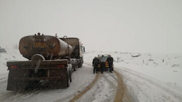 جاده های تکاب در محاصره برف