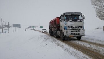 جاده های تکاب در محاصره برف