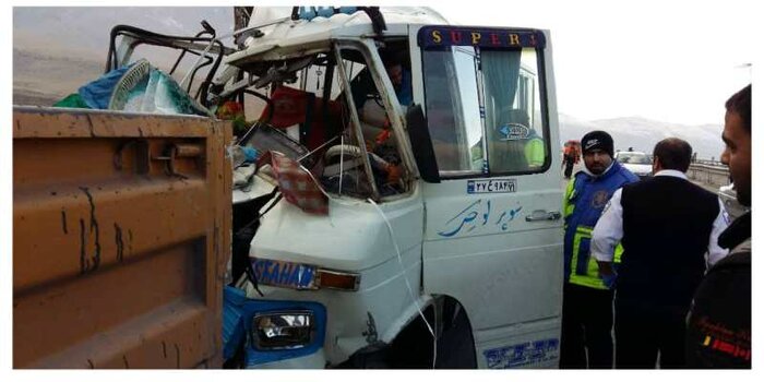 تصادف زنجیره‌ای در محور شهرکرد به اصفهان 19 مصدوم برجای گذاشت