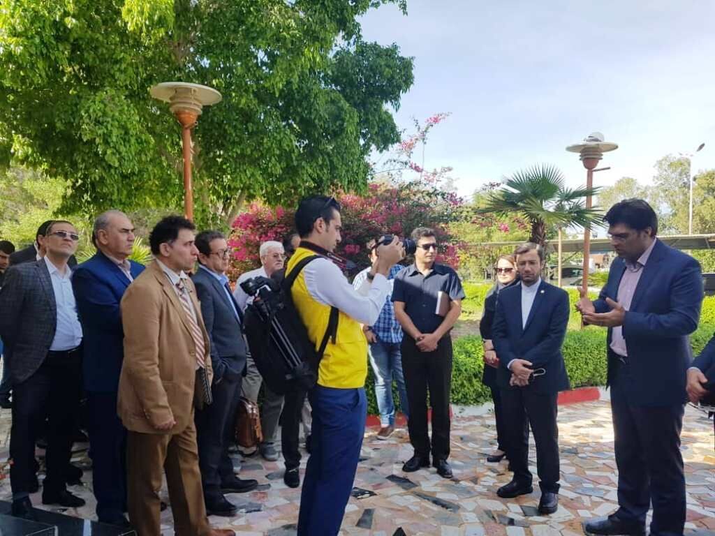 ممثلو منظمة إيكو يتفقدون منشآت البنية التحتية الرياضية في كيش
ممثلو منظمة إيكو يتفقدون منشآت البنية التحتية الرياضية في كيش
