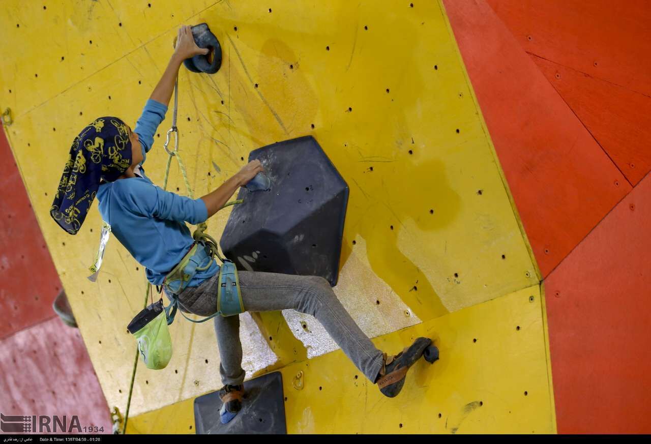 Dos escaladoras iraníes consiguen las medallas de oro y de plata en el Campeonato Asiático de Escalada en Roca celebrado en la India