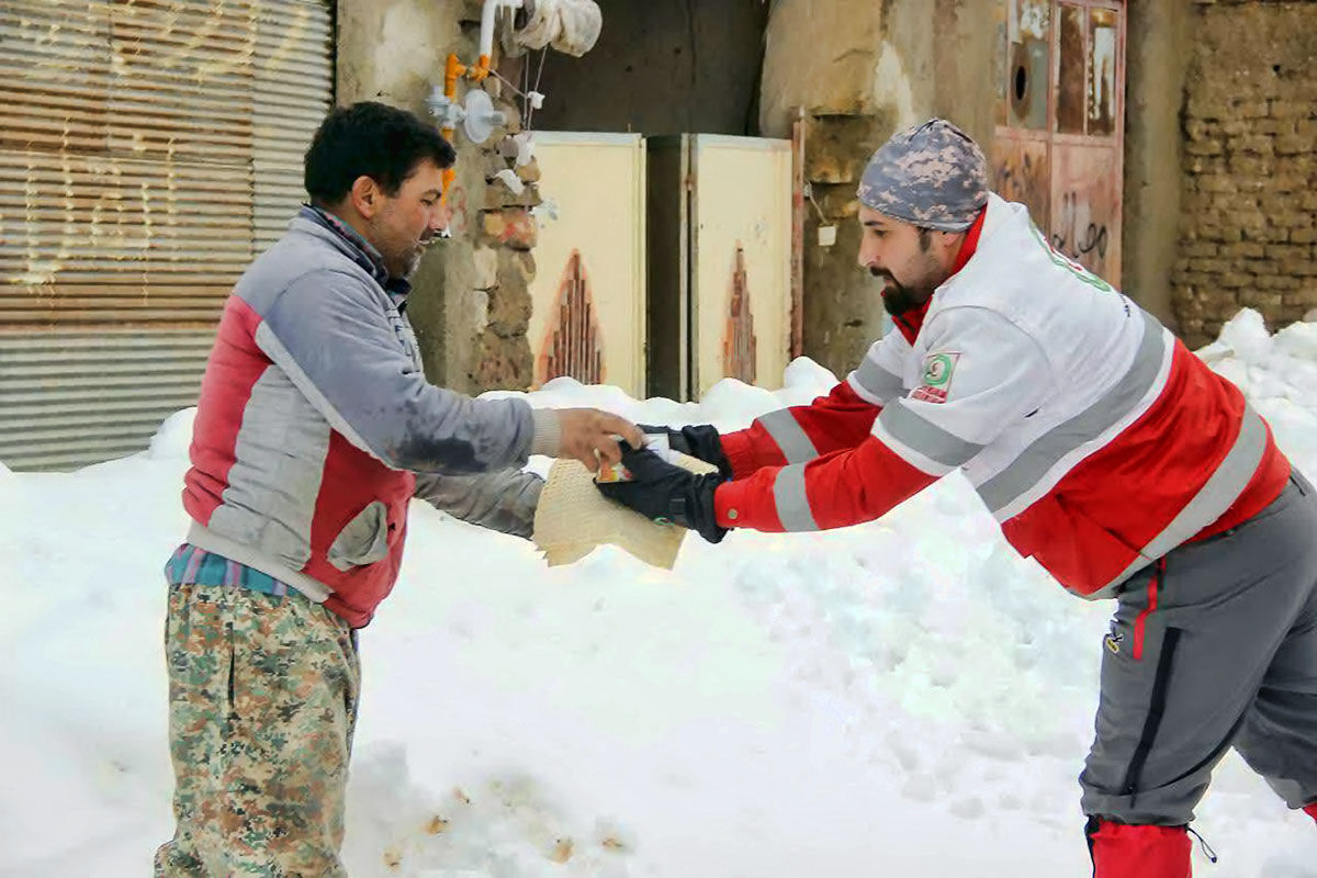 امدادرسانی هلال‌احمر به ۶۰۸۸ آسیب دیده از کولاک و برف