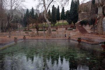 Nature automnale du parc Sartchechmeh à Mahallat