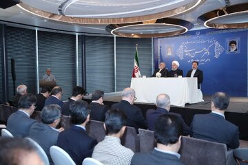 روحانی: آمریکایی‌ها ناچارند از مسیری که در پیش گرفته‌اند، برگردند