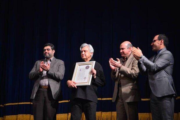 نشان درجه یک هنری برای نوازنده پیشکسوت