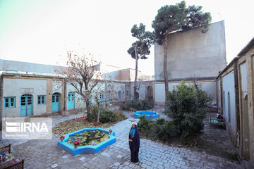 Flavor of Tehran's Qajari house on the eve of Yalda Night