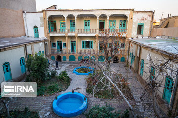 Flavor of Tehran's Qajari house on the eve of Yalda Night