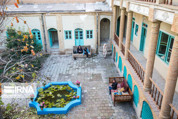 Flavor of Tehran's Qajari house on the eve of Yalda Night