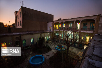 Flavor of Tehran's Qajari house on the eve of Yalda Night