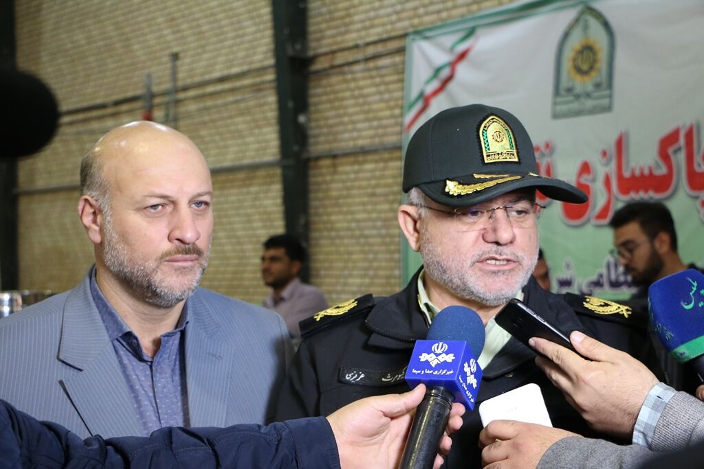 ۲۰۵ میلیارد تومان کالای قاچاق در شرق تهران کشف شد ۲۰۵ میلیارد تومان کالای قاچاق در شرق تهران کشف شد