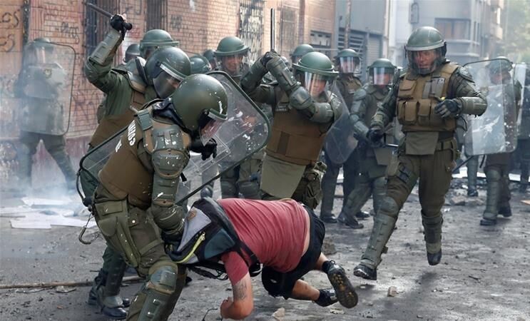 تداوم انتقادها از خشونت پلیس شیلی علیه معترضان