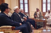 Zarif, Omani minister review ways to develop friendly ties