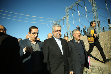 بهره‌برداری طرحهای زیرساختی برق با حضور وزیر نیرو در مشهد