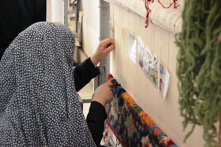 در وزارتخانه‌ها فرش ایرانی دست به دست می‌شود؟