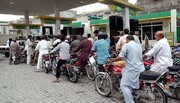بهای سوخت برای سومین بار در پاکستان افزایش یافت